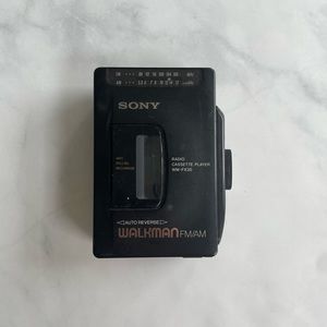 Sony Walkman WM-FX30 AM/FM radio cassette player Works!